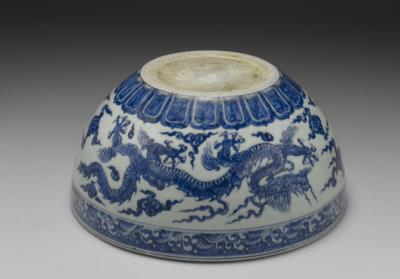 图片[2]-Round dice bowl with unederglaze-blue decoration of clouds, dragons, and billows, Hsuan-te reign (1426-1435), Ming dynasty-China Archive